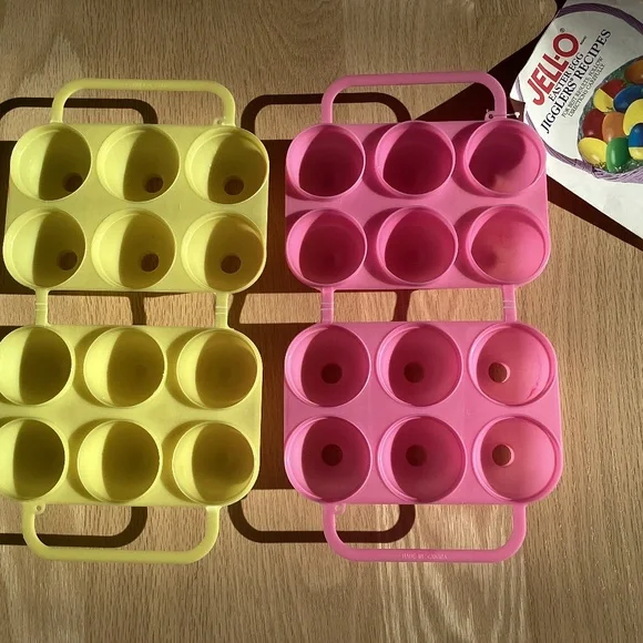 Set of 2 Jell-O Egg Jigglers Shooters Plastic Mold Smooth Eggs Excellent New - Picture 1 of 3